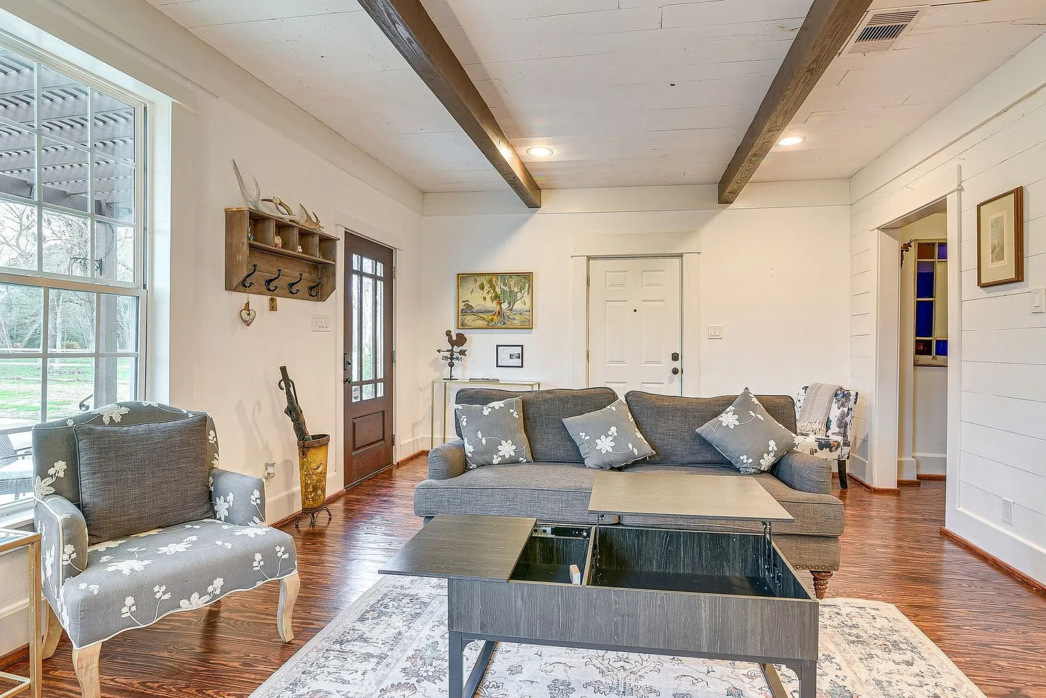 3 bed, 2.0 bath, 1636 sqft, $6,031 — Photo 2