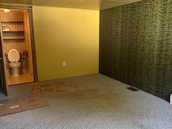 5th image of 210 N 11th St
