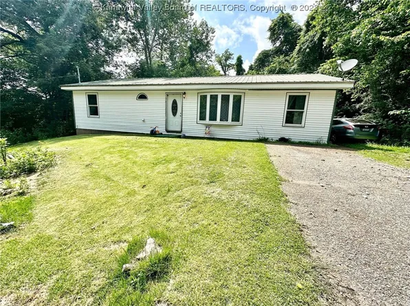 295 Sunset Dr, Ravenswood, WV 26164
