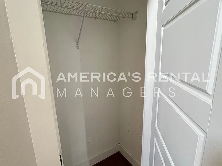 300 Oakwell Cir — Photo 5