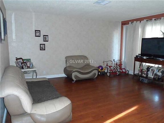 4th image of 3061 Cornellia St