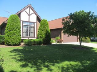 10 Fern Ct, Lake Zurich, IL 60047