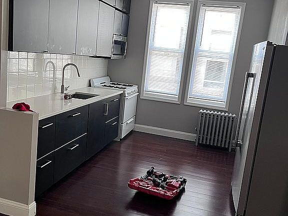 5th image of 588 E 92nd St