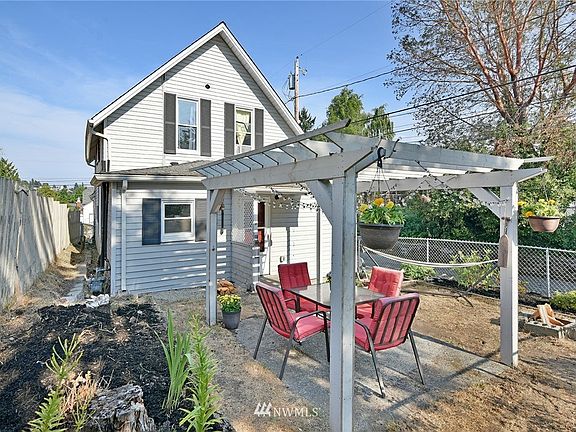 4th image of 1303 Park Ave