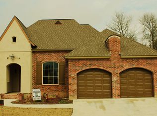 304 La Villa Cir, Youngsville, LA 70592