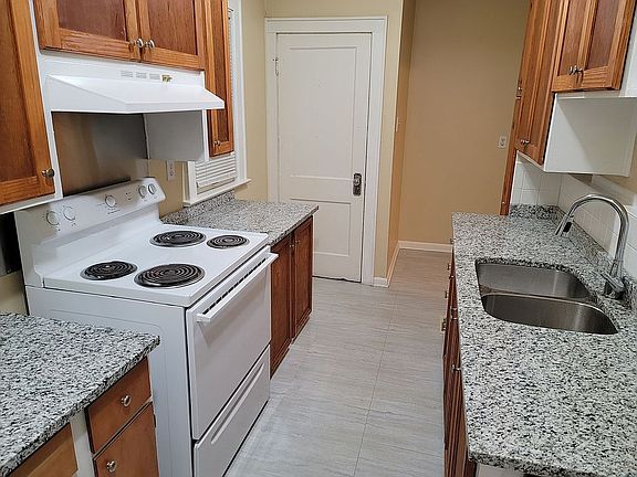 5th image of 2266 Sullivant Ave