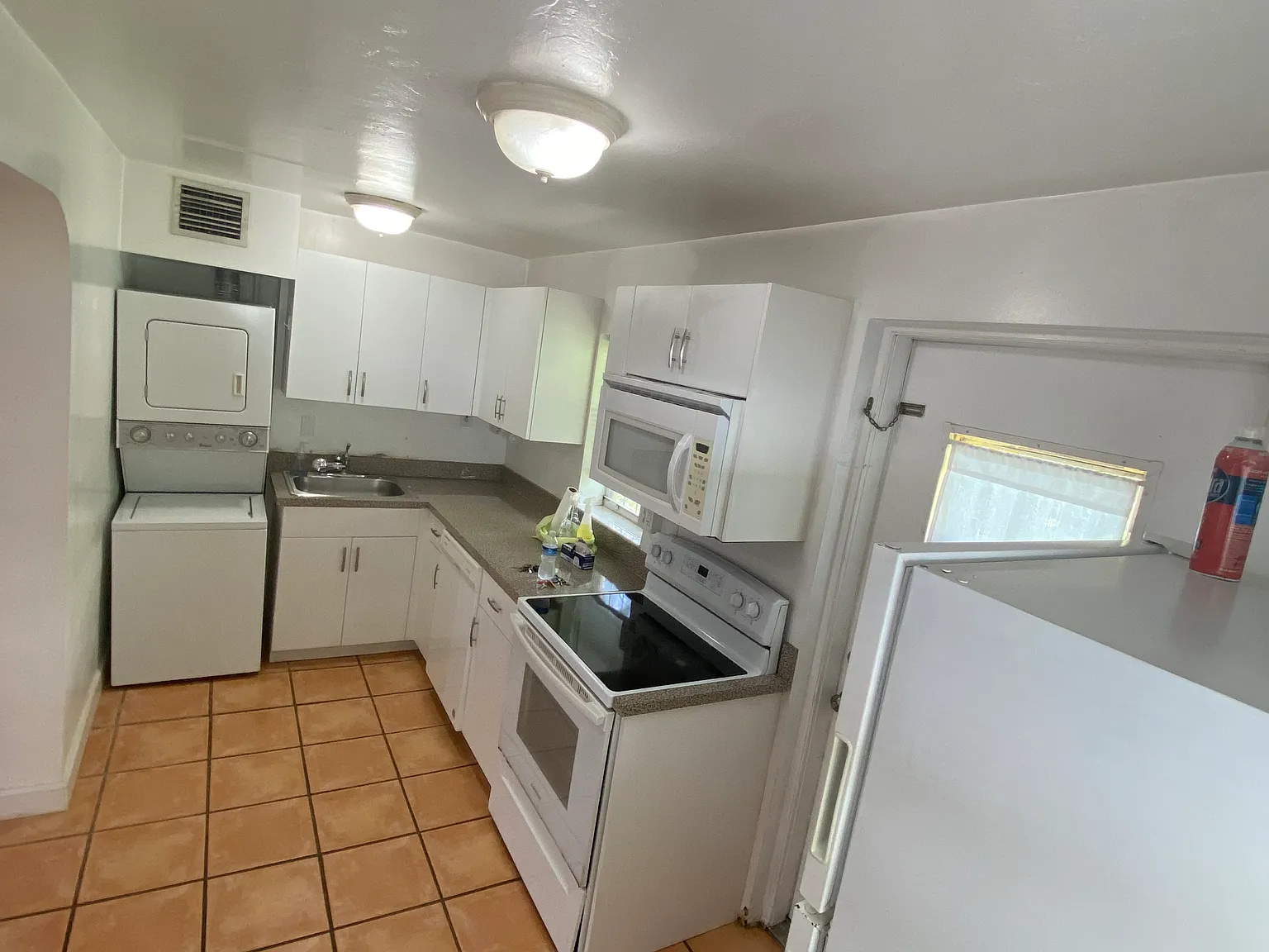 2 bed, 850 sqft, $2,200 — Photo 2