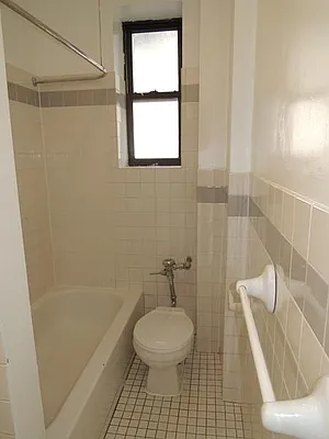 Rented by Lang Realty LLC | media 8