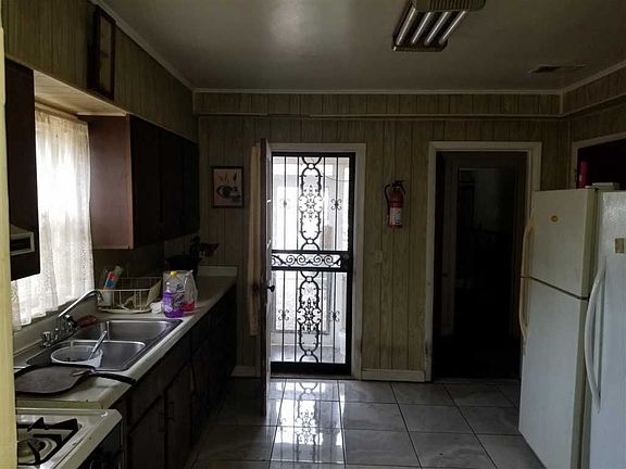 2nd image of 812 Carson St