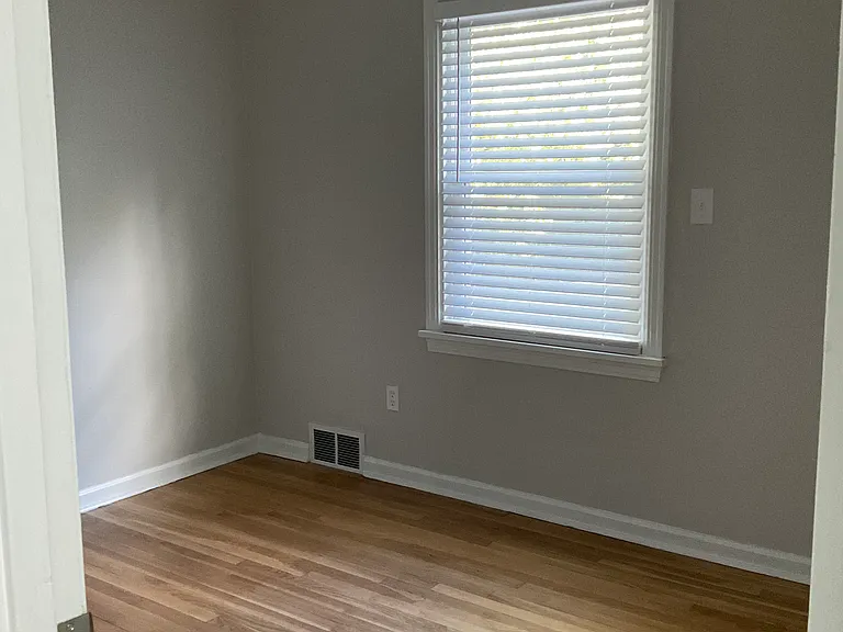 5238 Middle Rd — Photo 11