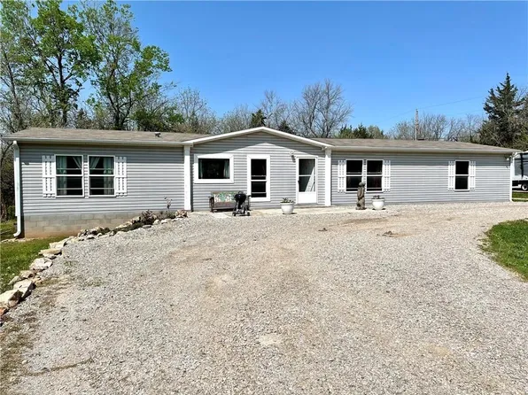 5 W Sugar Lake Cv, Mound City, KS 66056