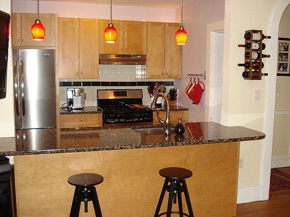5th image of 2108 Maplewood Ave