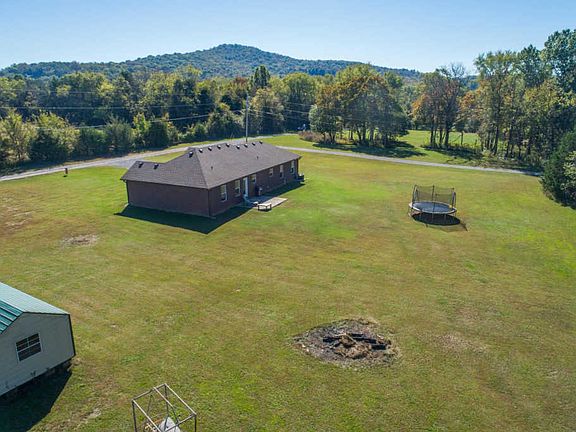 4th image of 134 Hidden Valley Ln