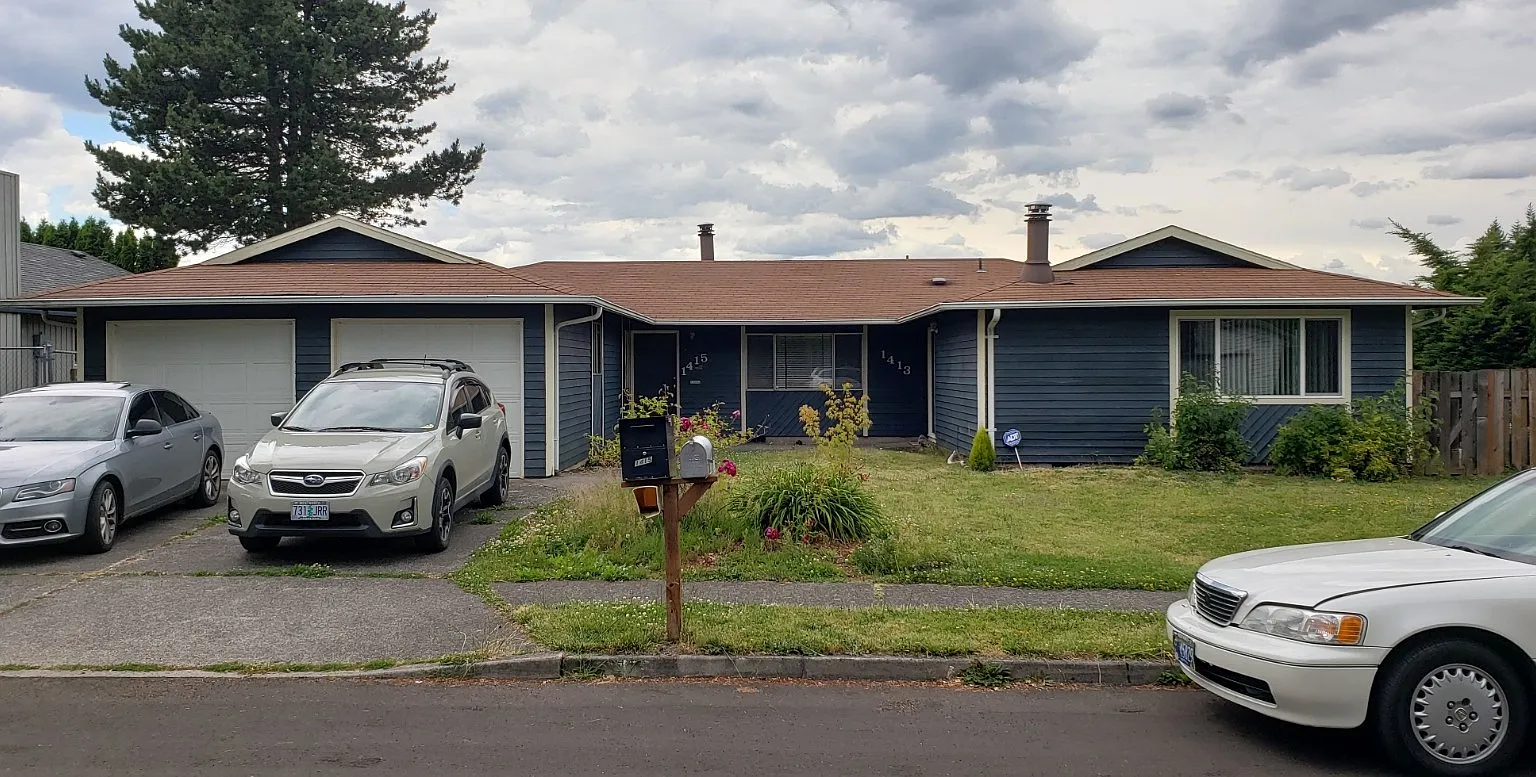 Super Spacious Duplex-Large Yard Too — Photo 2