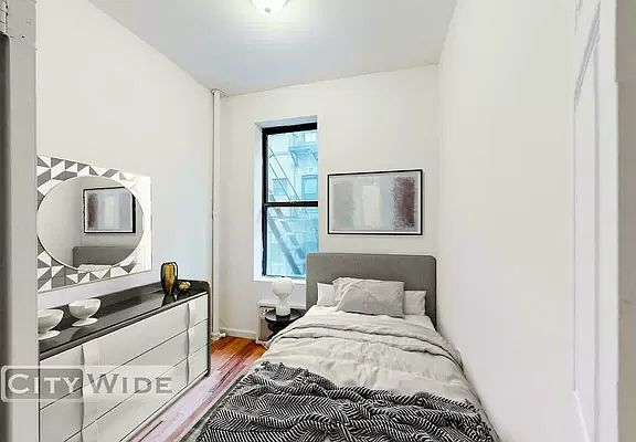 2nd image of 158 E 82nd St APT 5C