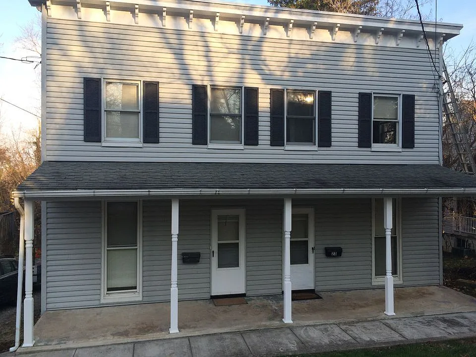 3 bed, 1.5 bath, 1920 sqft, $2,295 — Photo 1