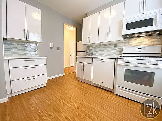 1st image of 2572 43rd St APT 1F