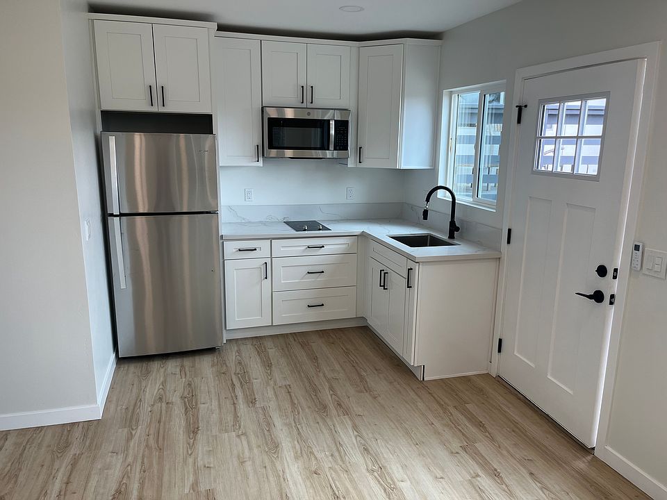 2nd image of 4538 Tivoli St