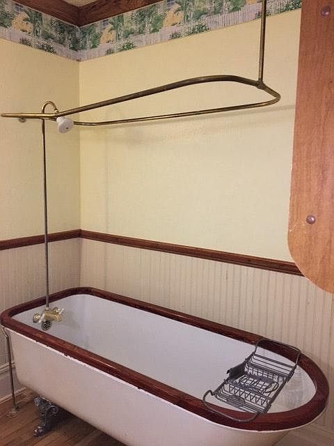 Clawfoot tub with Brass Cobra head feet