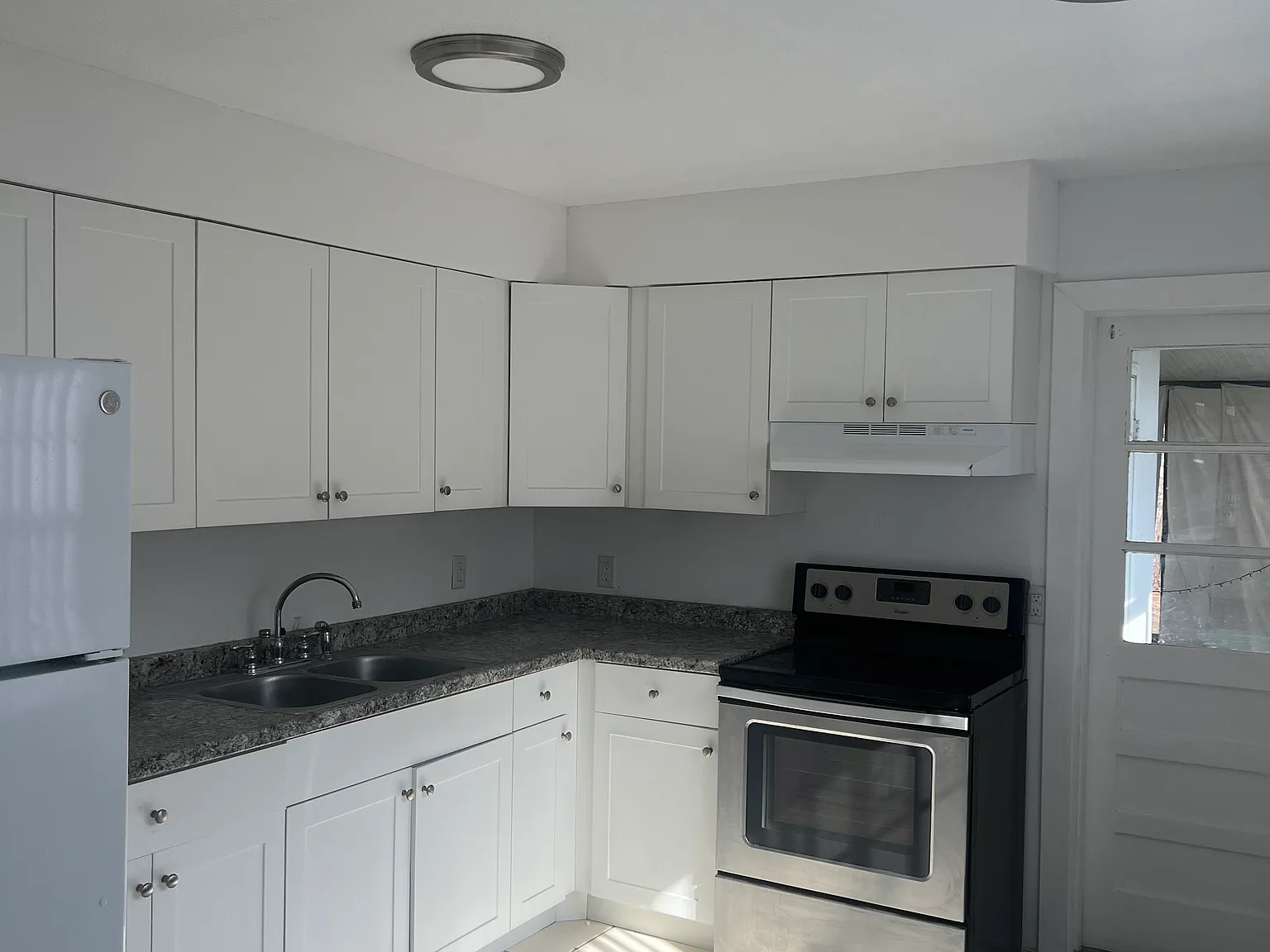 2 bed, 1.5 bath, 810 sqft, $1,700 — Photo 2