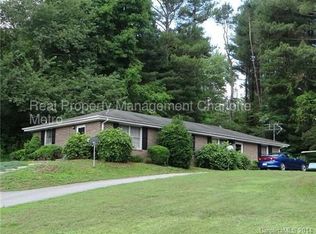 1421 11th Street Dr NW, Hickory, NC 28601