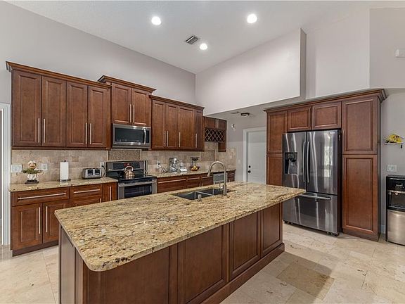 5th image of 4628 SW Leeward St