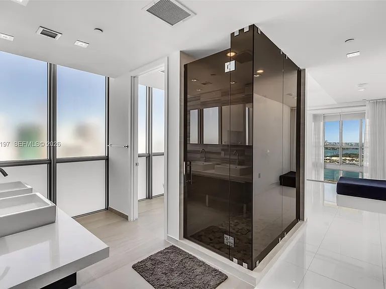 1100 Biscayne Blvd #2907 — Photo 18