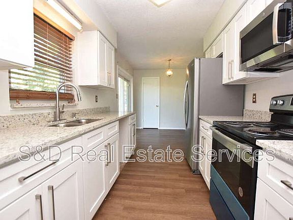 4th image of 1015 E Tee Cir