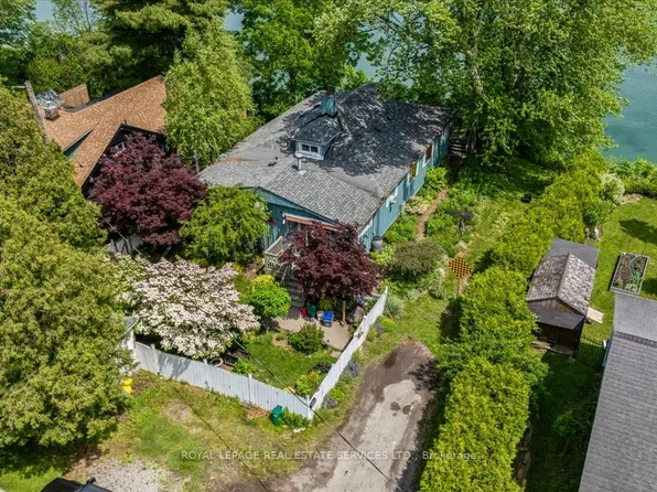 2 14th St, Grimsby, ON L3M 2W2