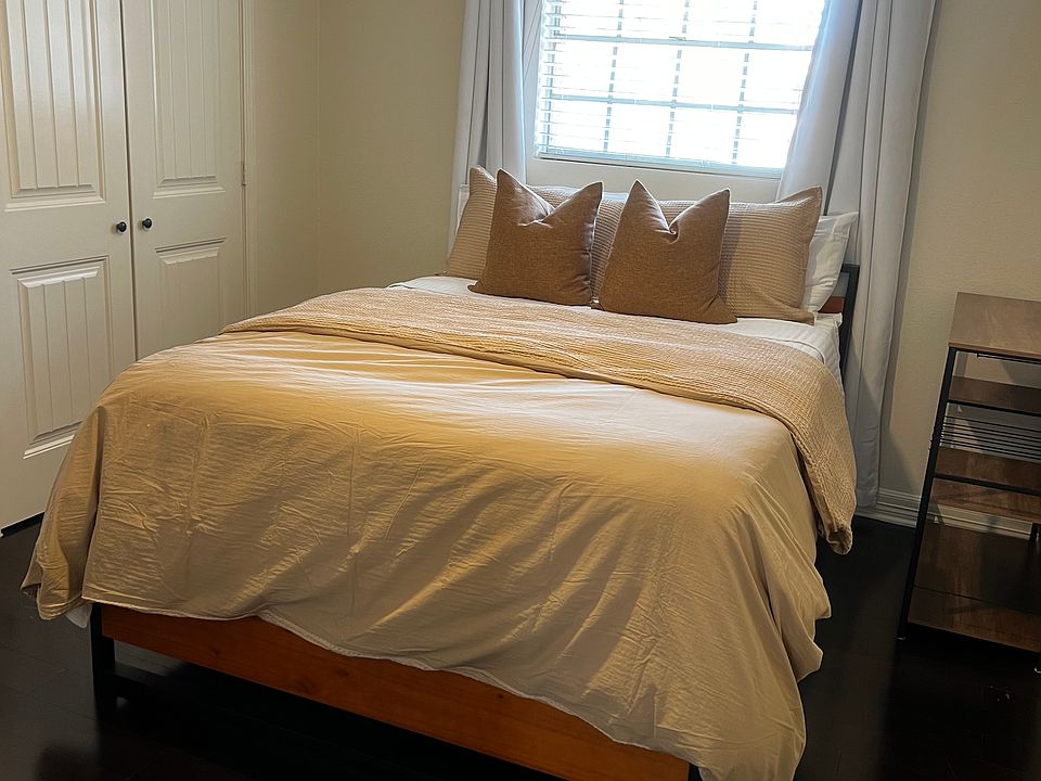 Bedroom with queen bed