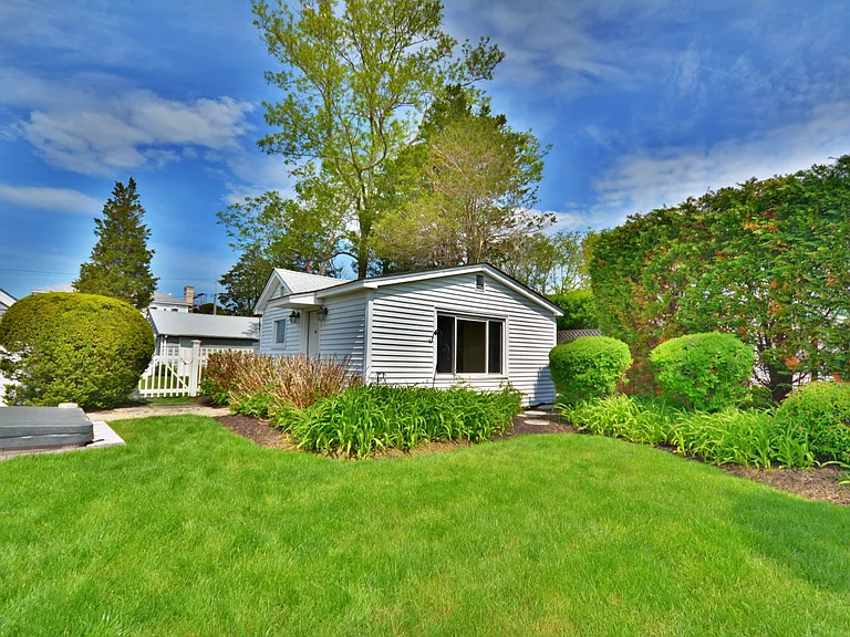 Little Neck Rd — Photo 29