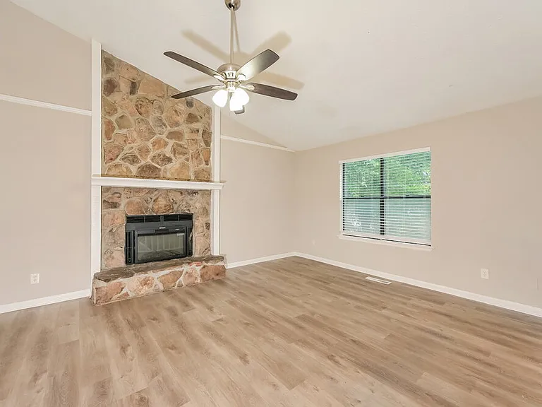 3824 Princess Ct — Photo 4