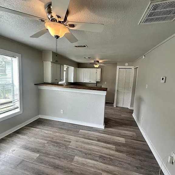 4611 Bradshaw St — Photo 2