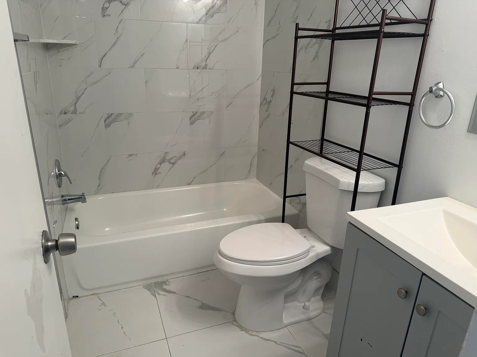 1 bed, 1.0 bath, 900 sqft, $1,550 — Photo 2