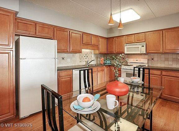 4th image of 5555 N Cumberland Ave Unit 507