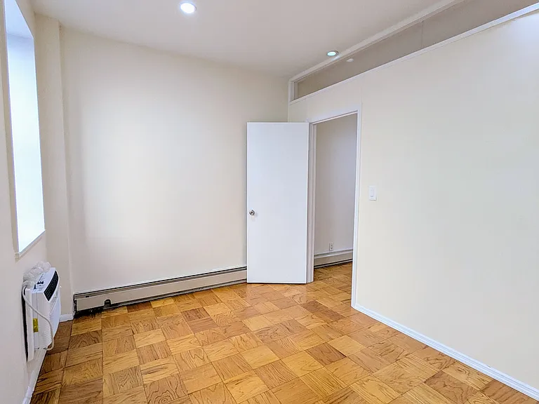 555 E 78th St #3E — Photo 8