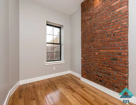 Rented by EXR | media 27