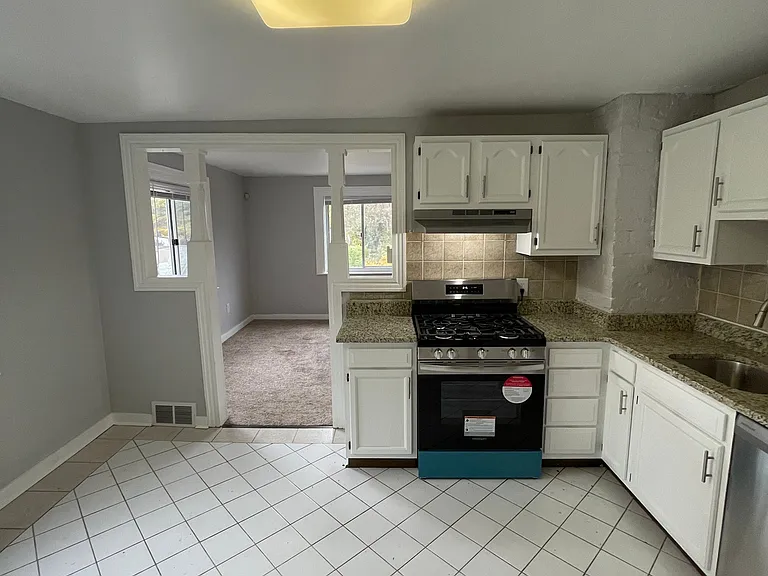 2404 S 18th St #2 — Photo 2