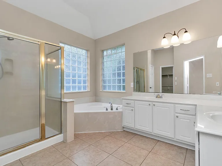 1915 Crescent Oak Dr — Photo 34