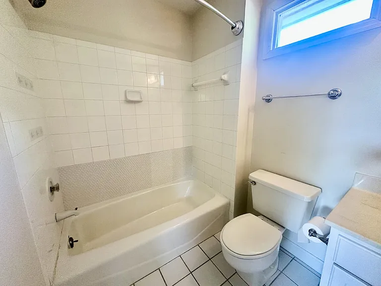 9 Royal Pointe Dr — Photo 30