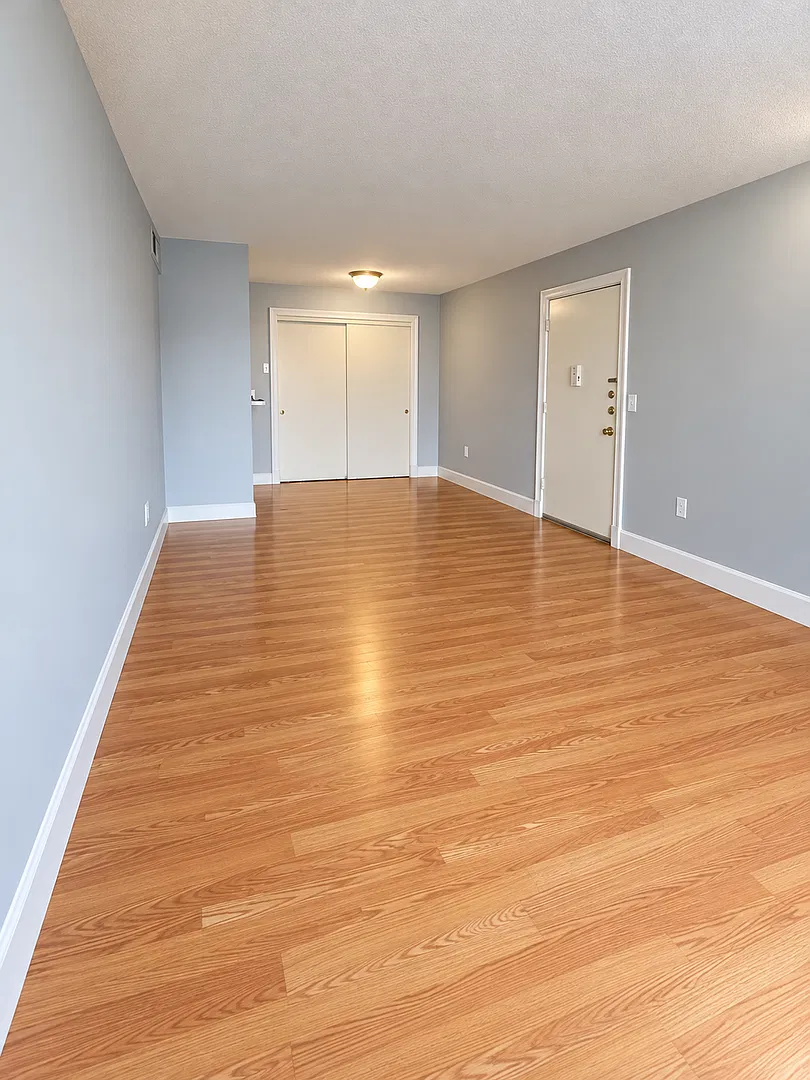 Close to UF! Second Floor Flat @ Summit House Condominiums! — Photo 2
