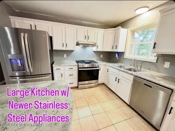9807 Deerwood Dr, Tobyhanna, PA 18466