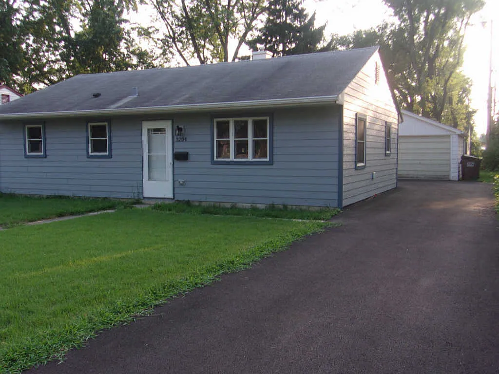 3204 Fairview Ave photo 1
