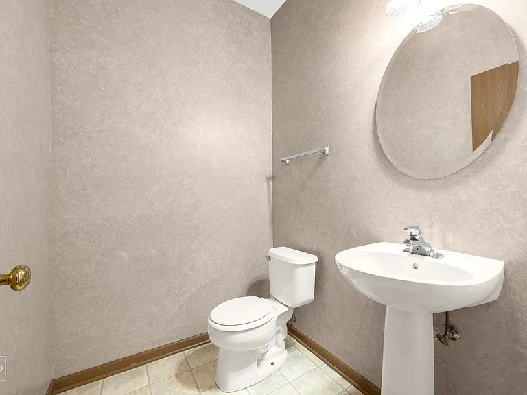 2843 Falling Waters Dr — Photo 4
