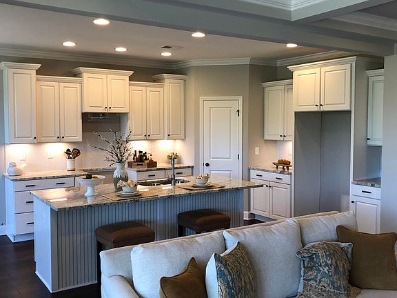 3rd image of English Ivy Ln Lot 182
