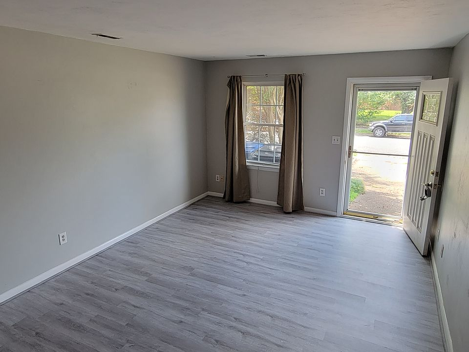 1st image of 3926 Roebling Ln