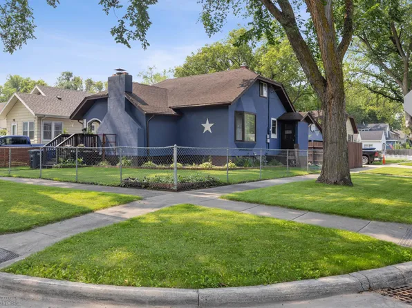 1003 14th St S, Fargo, ND 58103