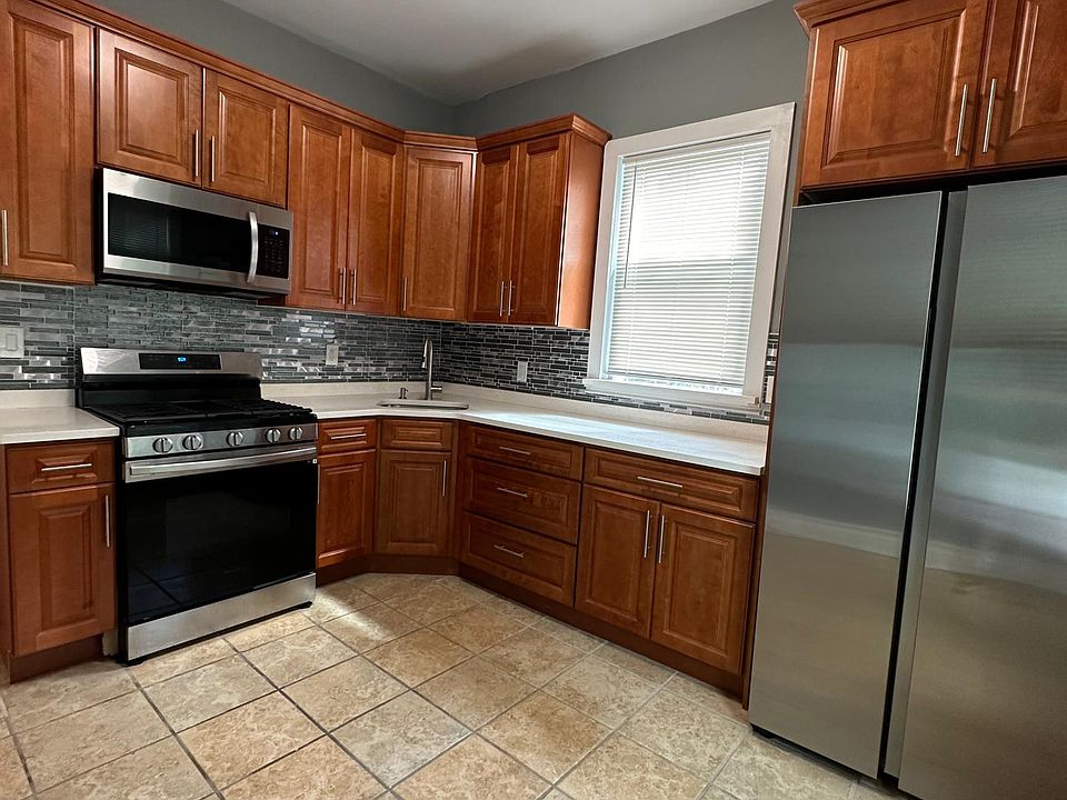 1st image of 471 Kimball Ave #2B