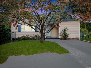 35 Westfield Rd, Coram, NY 11727