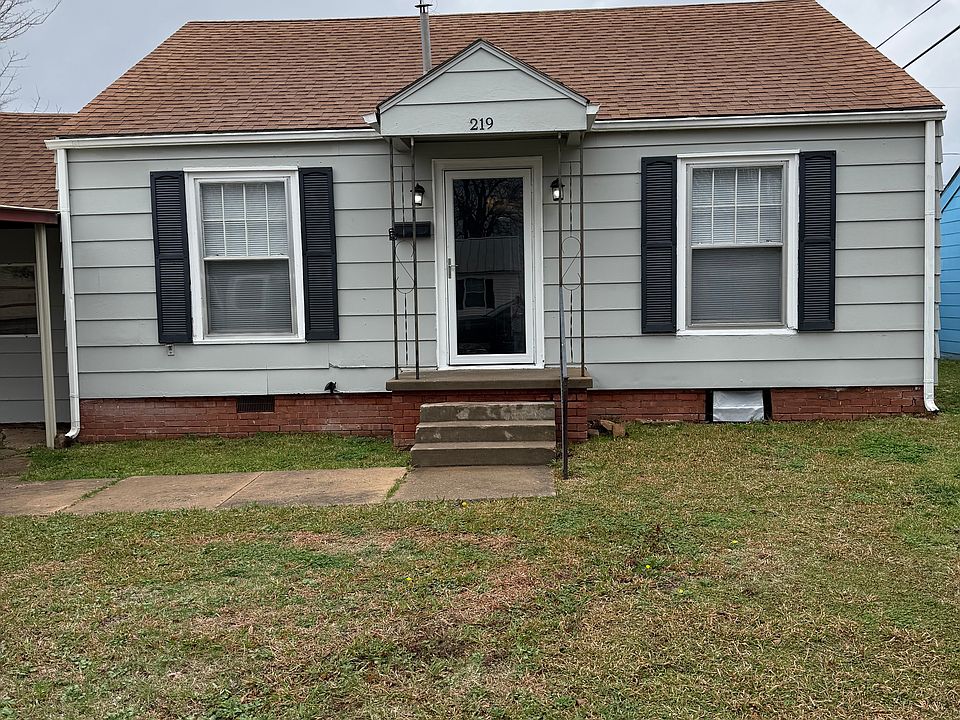 1st image of 219 W Douglas Dr
